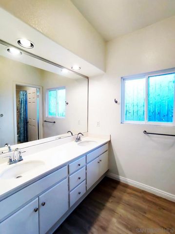 1217 Ridgegrove L, Escondido, CA 92029