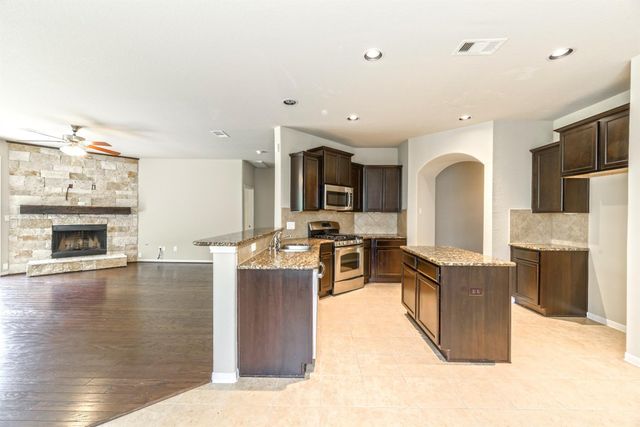 202 Black Swan Place, Magnolia, TX 77354