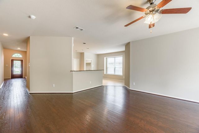 202 Black Swan Place, Magnolia, TX 77354