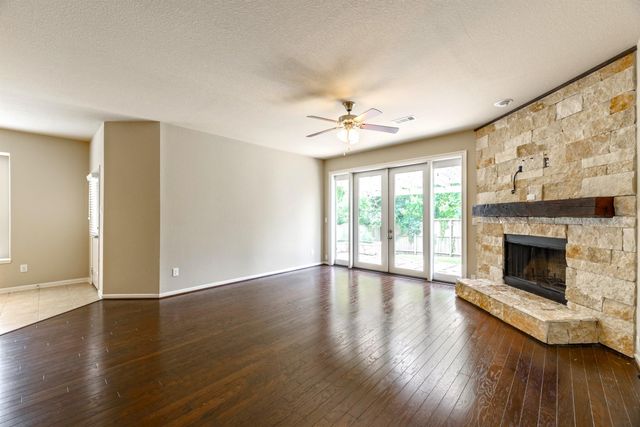 202 Black Swan Place, Magnolia, TX 77354