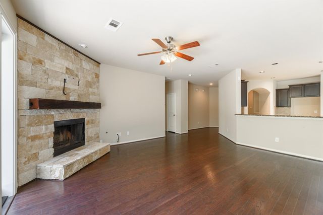 202 Black Swan Place, Magnolia, TX 77354