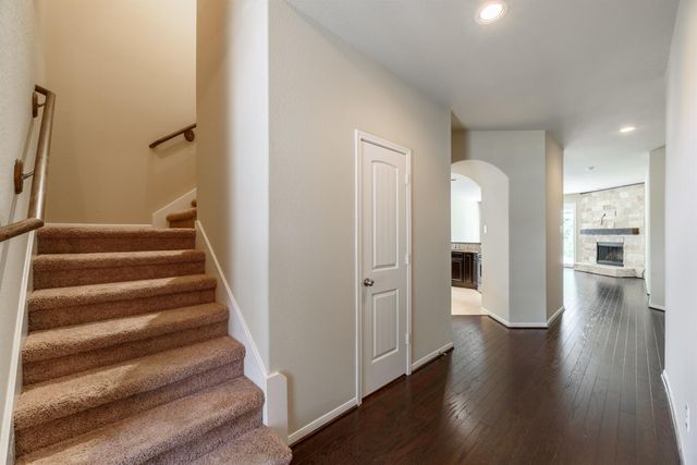 202 Black Swan Place, Magnolia, TX 77354