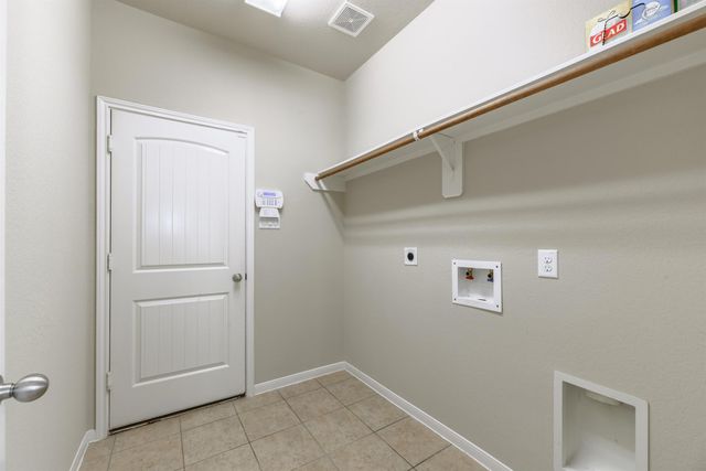 202 Black Swan Place, Magnolia, TX 77354