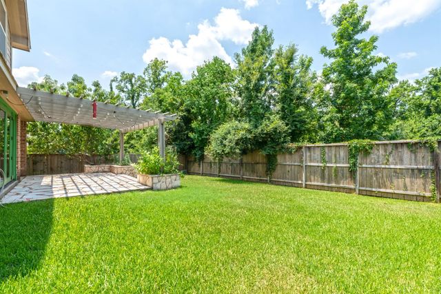 202 Black Swan Place, Magnolia, TX 77354
