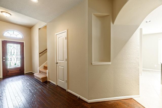 202 Black Swan Place, Magnolia, TX 77354
