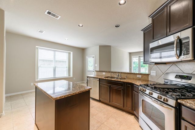 202 Black Swan Place, Magnolia, TX 77354