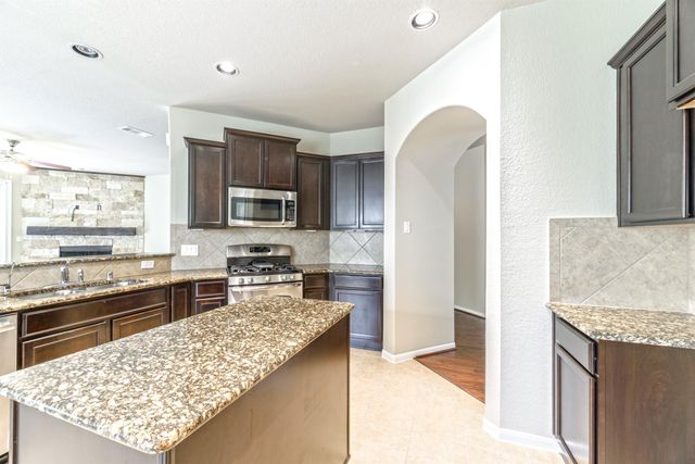 202 Black Swan Place, Magnolia, TX 77354