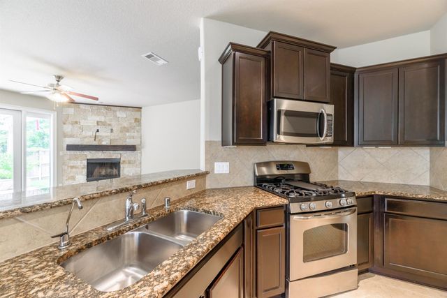 202 Black Swan Place, Magnolia, TX 77354