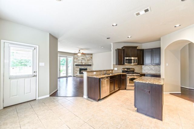 202 Black Swan Place, Magnolia, TX 77354