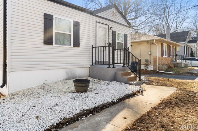 204 Wiegel Drive, Ferguson, MO 63135