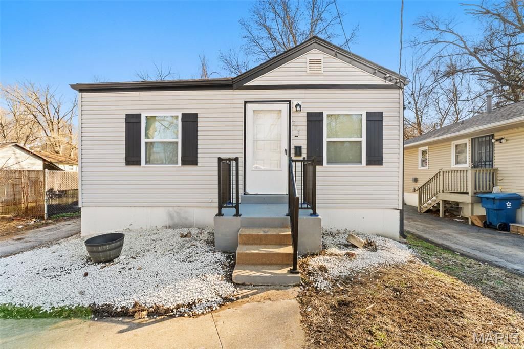 204 Wiegel Drive, Ferguson, MO 63135