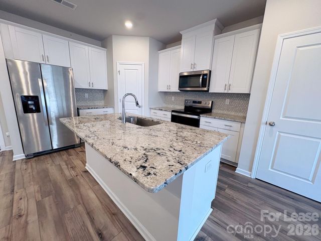 1070 Plumcrest Drive, Charlotte, NC 28216