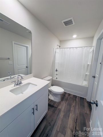 1070 Plumcrest Drive, Charlotte, NC 28216