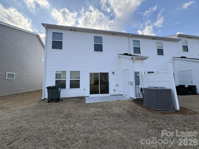 1070 Plumcrest Drive, Charlotte, NC 28216