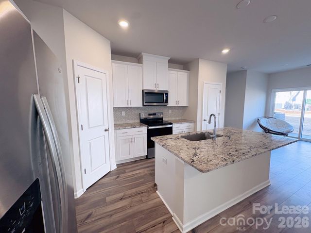 1070 Plumcrest Drive, Charlotte, NC 28216