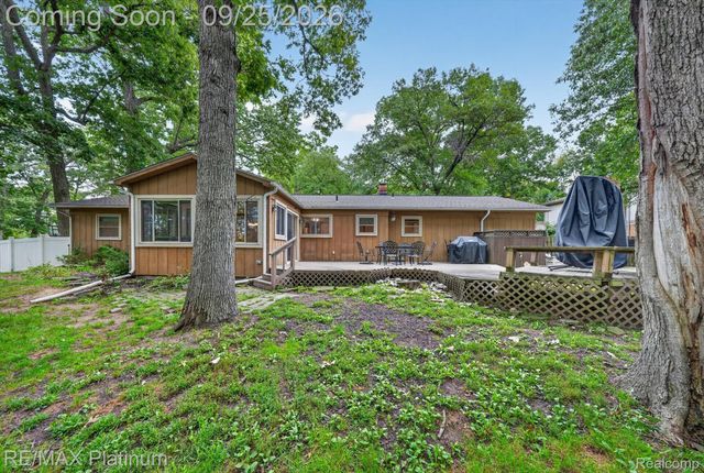 9780 Daleview Drive, Green Oak Township, MI 48178