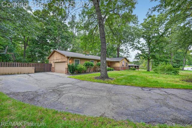 9780 Daleview Drive, Green Oak Township, MI 48178