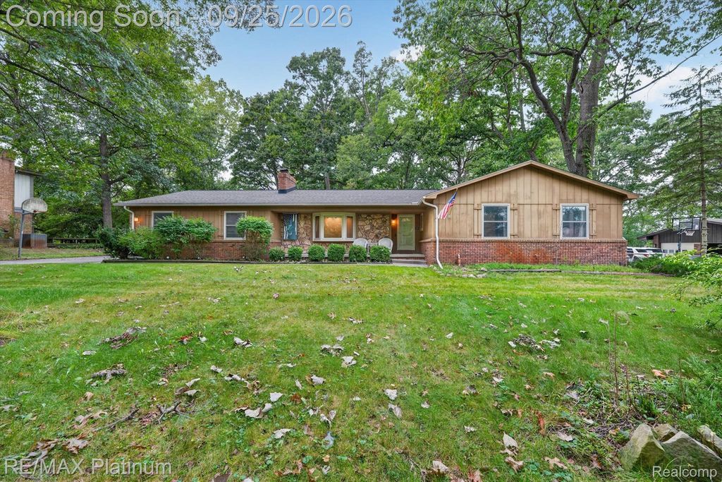 9780 Daleview Drive, Green Oak Township, MI 48178