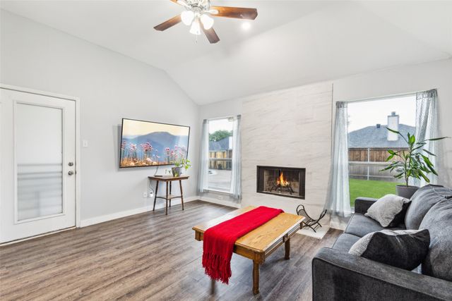 522 Ridgewood Street, Lake Dallas, TX 75065