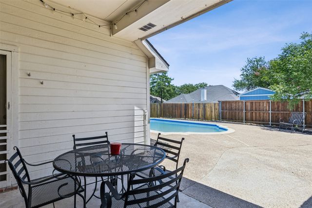 522 Ridgewood Street, Lake Dallas, TX 75065