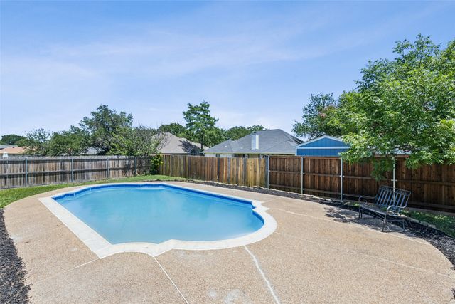 522 Ridgewood Street, Lake Dallas, TX 75065