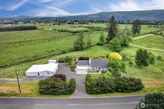 218 W Sunny Sands Road, Cathlamet, WA 98612