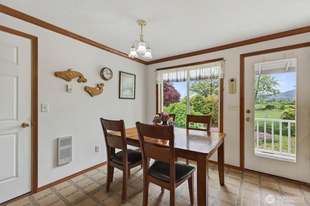 218 W Sunny Sands Road, Cathlamet, WA 98612
