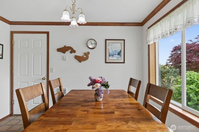 218 W Sunny Sands Road, Cathlamet, WA 98612