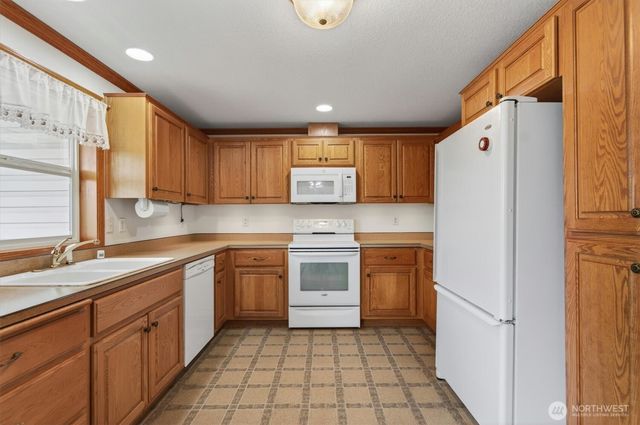 218 W Sunny Sands Road, Cathlamet, WA 98612