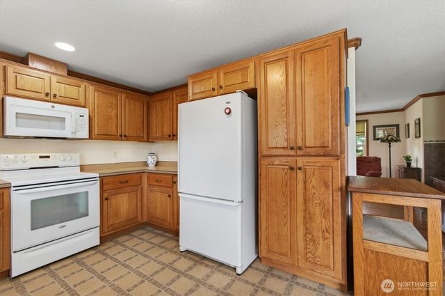 218 W Sunny Sands Road, Cathlamet, WA 98612