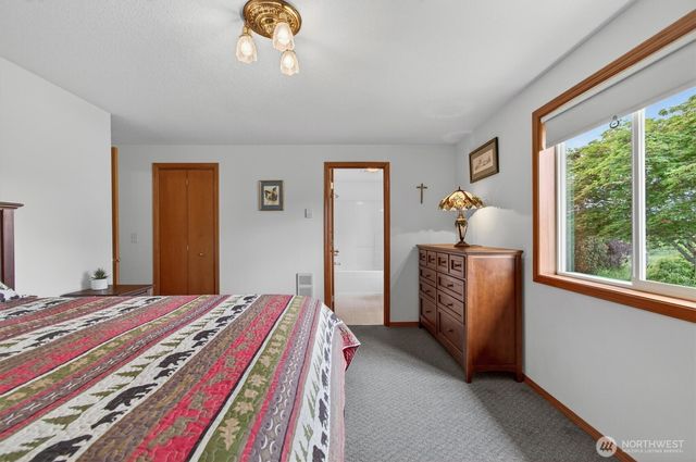 218 W Sunny Sands Road, Cathlamet, WA 98612
