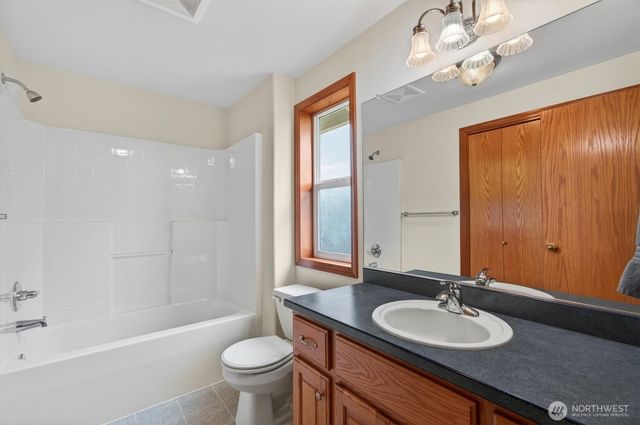 218 W Sunny Sands Road, Cathlamet, WA 98612