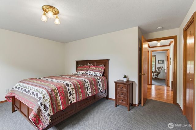 218 W Sunny Sands Road, Cathlamet, WA 98612