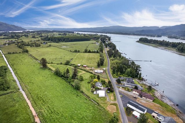 218 W Sunny Sands Road, Cathlamet, WA 98612