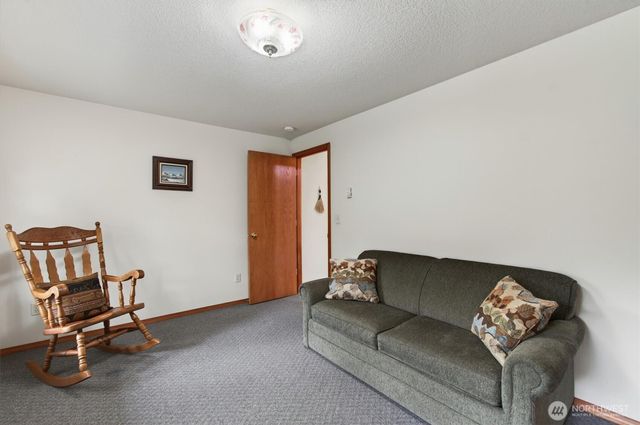 218 W Sunny Sands Road, Cathlamet, WA 98612