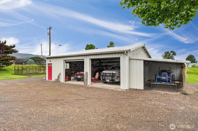 218 W Sunny Sands Road, Cathlamet, WA 98612