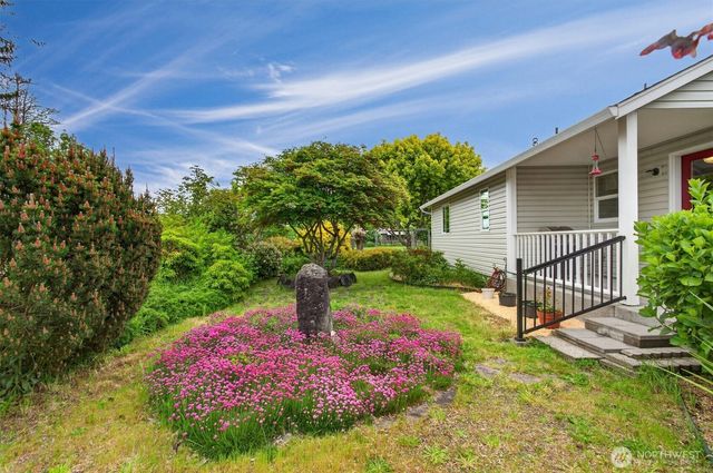 218 W Sunny Sands Road, Cathlamet, WA 98612
