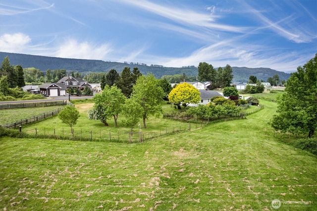 218 W Sunny Sands Road, Cathlamet, WA 98612