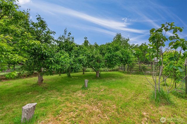 218 W Sunny Sands Road, Cathlamet, WA 98612