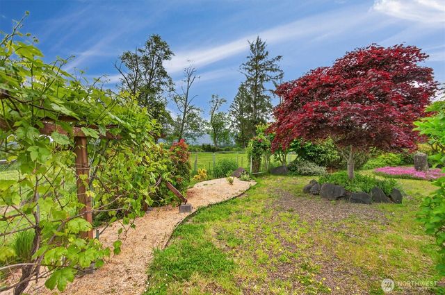 218 W Sunny Sands Road, Cathlamet, WA 98612