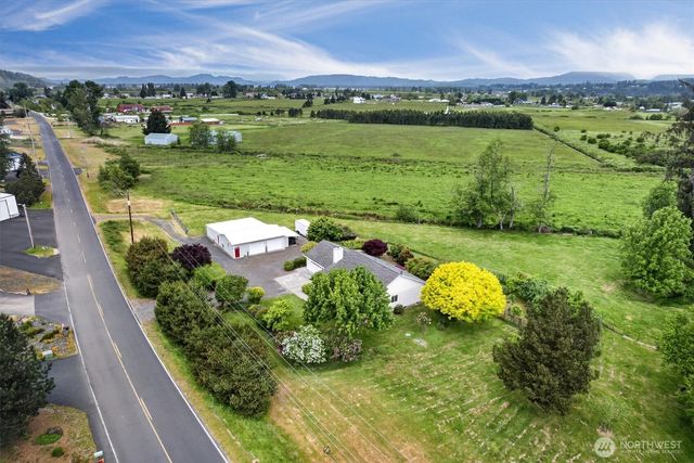 218 W Sunny Sands Road, Cathlamet, WA 98612