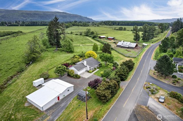 218 W Sunny Sands Road, Cathlamet, WA 98612