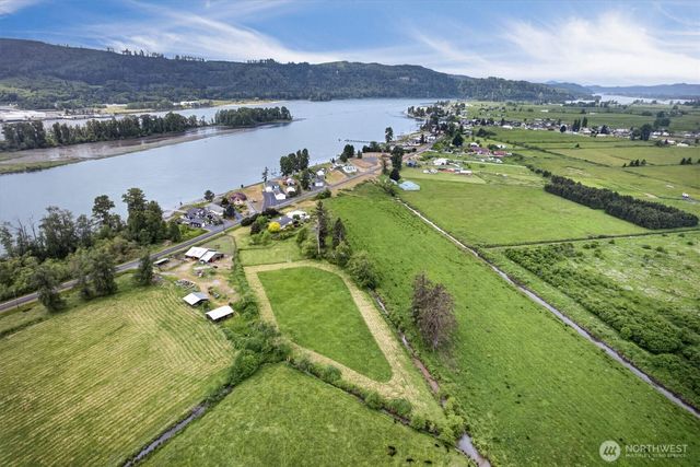 218 W Sunny Sands Road, Cathlamet, WA 98612
