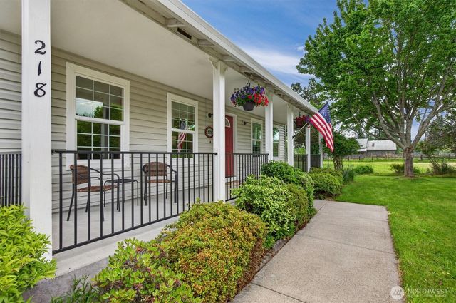218 W Sunny Sands Road, Cathlamet, WA 98612