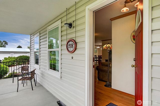 218 W Sunny Sands Road, Cathlamet, WA 98612