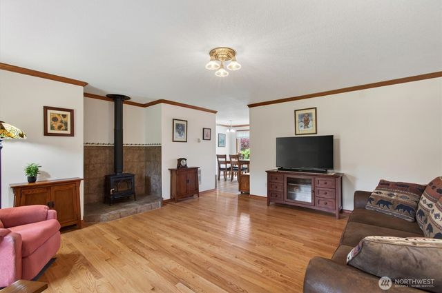 218 W Sunny Sands Road, Cathlamet, WA 98612