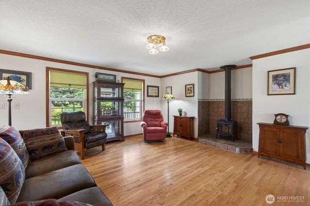 218 W Sunny Sands Road, Cathlamet, WA 98612