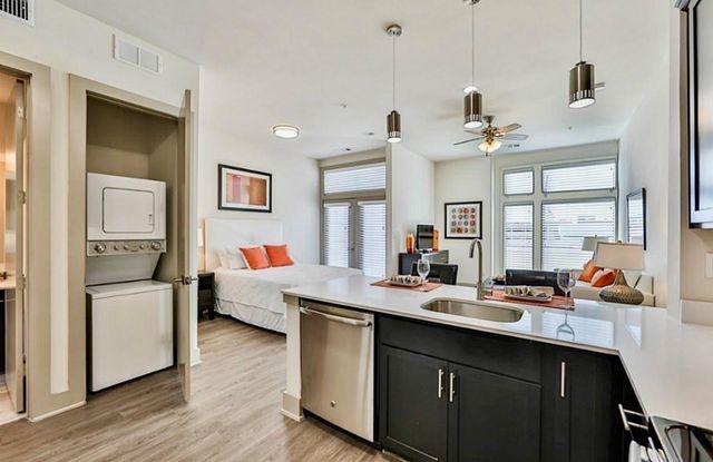 2727 Brazos Street 09, Houston, TX 77006
