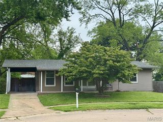 1076 Armada Court, Florissant, MO 63031