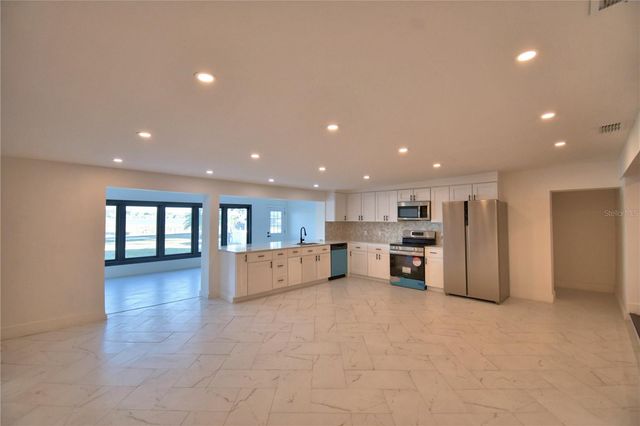 906 LAKE JESSIE DRIVE, Winter Haven, FL 33881